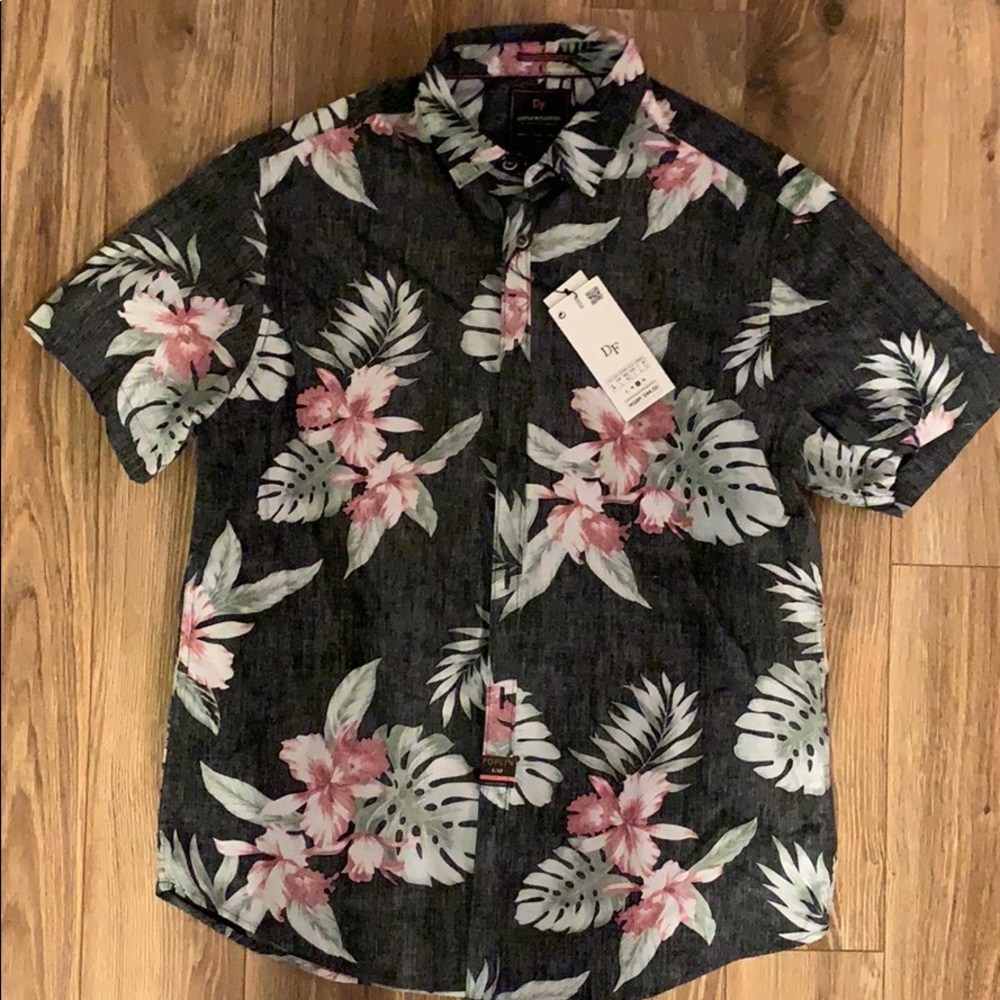 NWT Slim Fit Hawaiian Button-Up